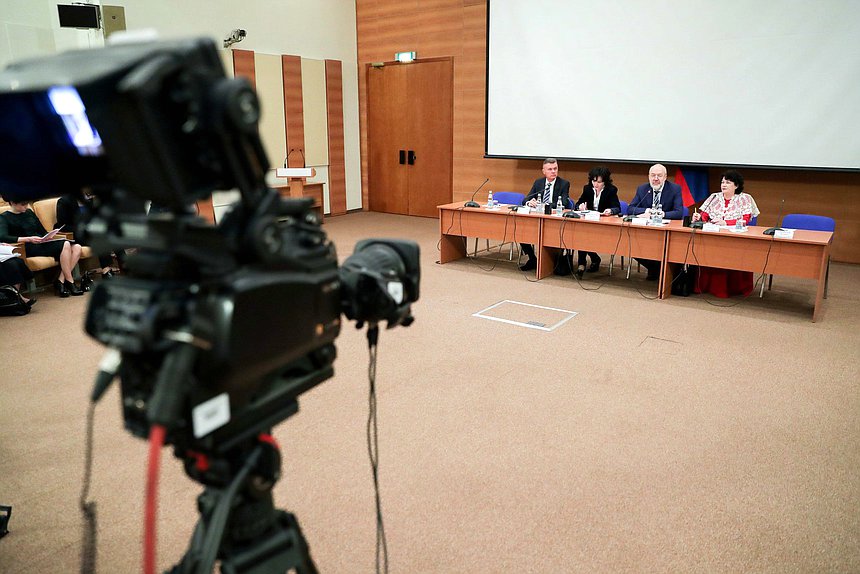 Парламентские слушания на тему «Развитие семейного права. К 30-летию Конвенции о правах ребенка»