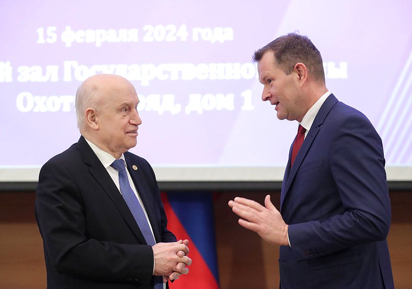 Председатель Исполнительного комитета - исполнительный секретарь СНГ Сергей Лебедев (слева)