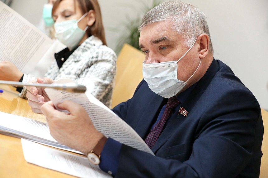 Член Комитета по труду, социальной политике и делам ветеранов Андрей Алехин