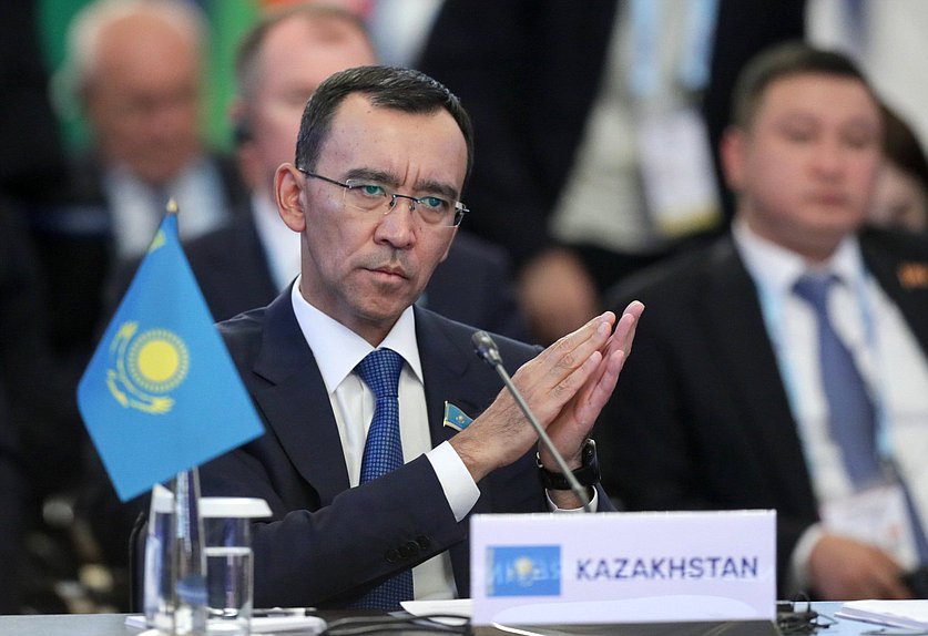 哈萨克斯坦共和国议会参议院议长 毛林·阿希姆巴耶夫