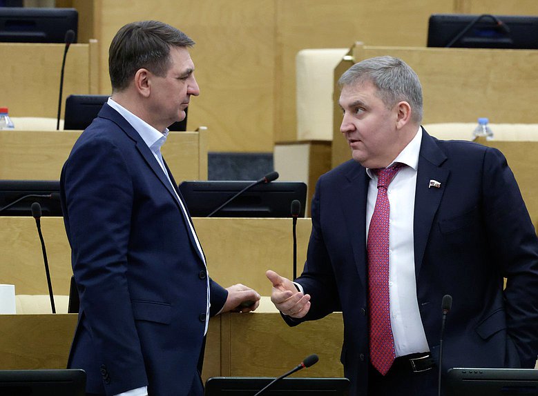 Заместитель Председателя Комитета по экологии, природным ресурсам и охране окружающей среды Евгений Марков и Первый заместитель Председателя Комитета по контролю Дмитрий Ламейкин