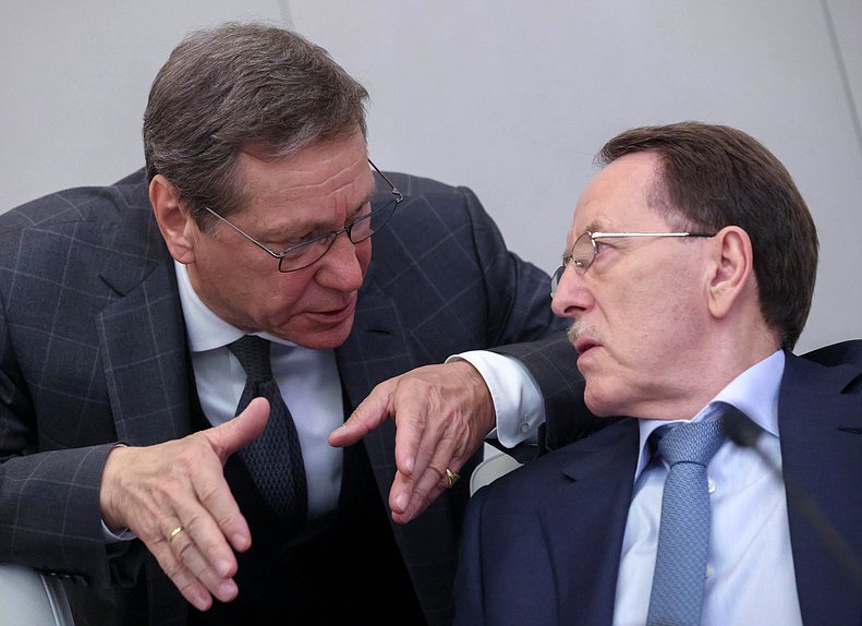 Первый заместитель Председателя Государственной Думы Александр Жуков и заместитель Председателя Государственной Думы Алексей Гордеев