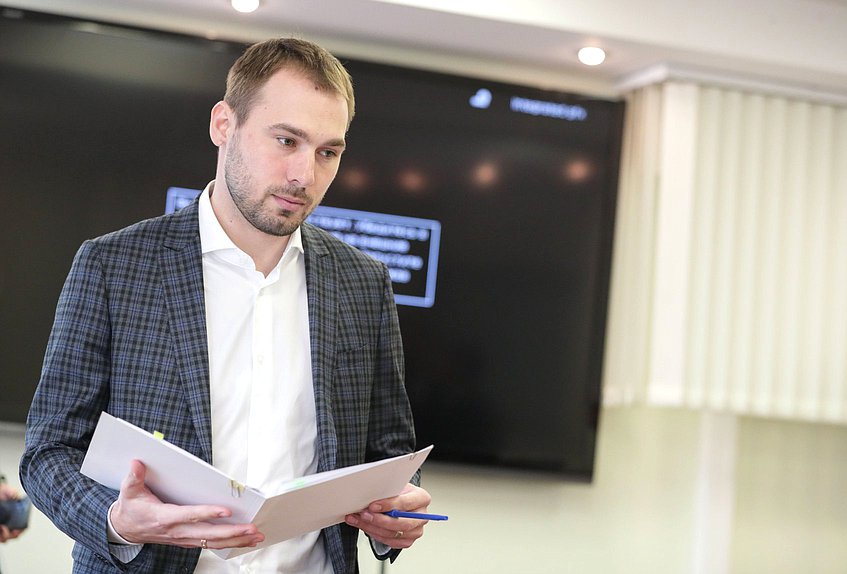 Заместитель Председателя Комитета по физической культуре и спорту Антон Шипулин