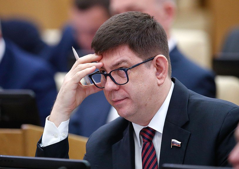 Член Комитета по просвещению Виктор Смирнов