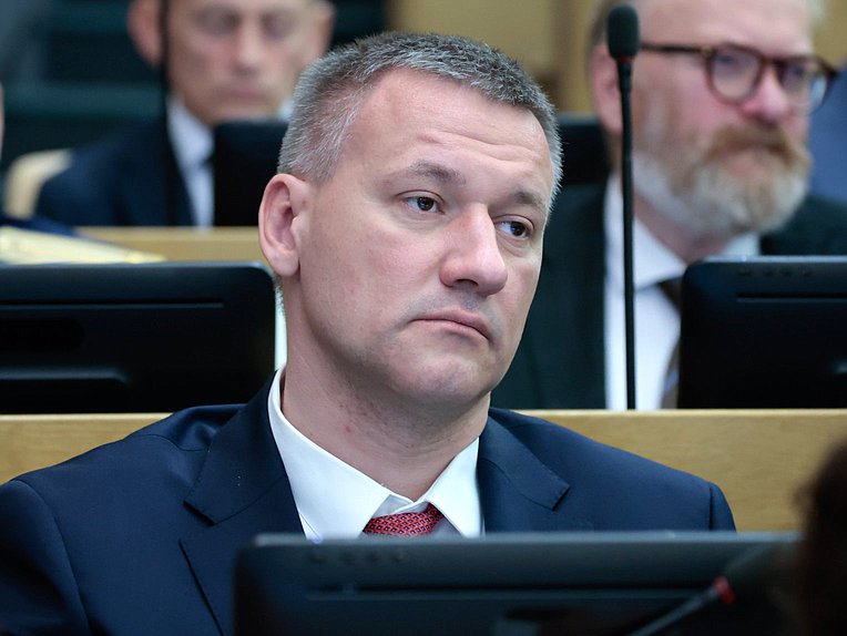 Член фракции "Единая Россия" Алексей Свалов