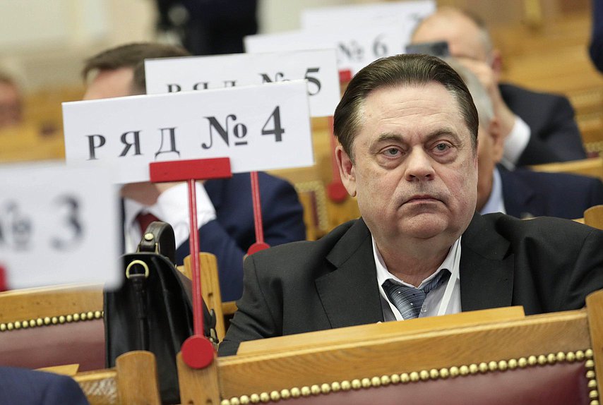 Председатель Комитета по делам национальностей Геннадий Семигин
