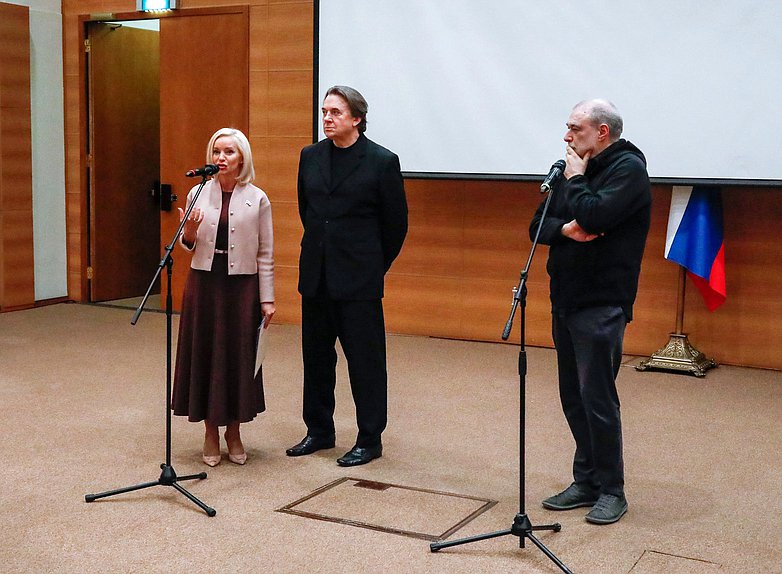 Председатель Комитета по культуре Ольга Казакова, генеральный директор «Первого канала» Константин Эрнст и генеральный директор компании «Дирекция кино» Анатолий Максимов