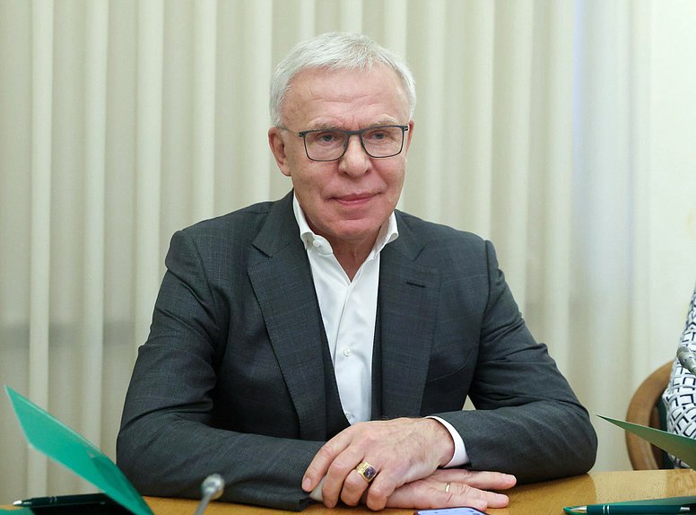 Первый заместитель Председателя Комитета по экологии, природным ресурсам и охране окружающей среды Вячеслав Фетисов