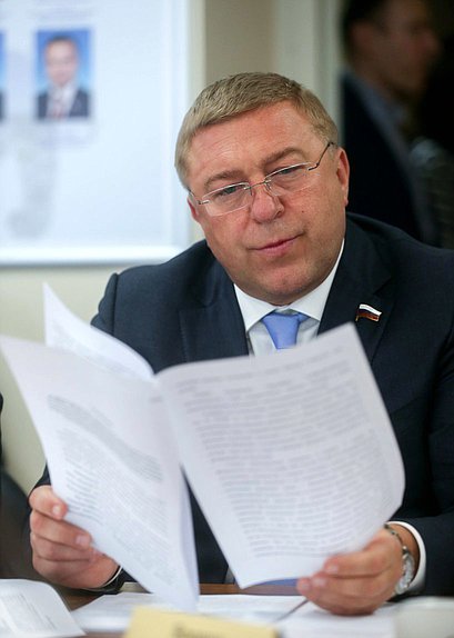 Член Комитета по экономической политике, промышленности, инновационному развитию и предпринимательству Ирек Богуславский