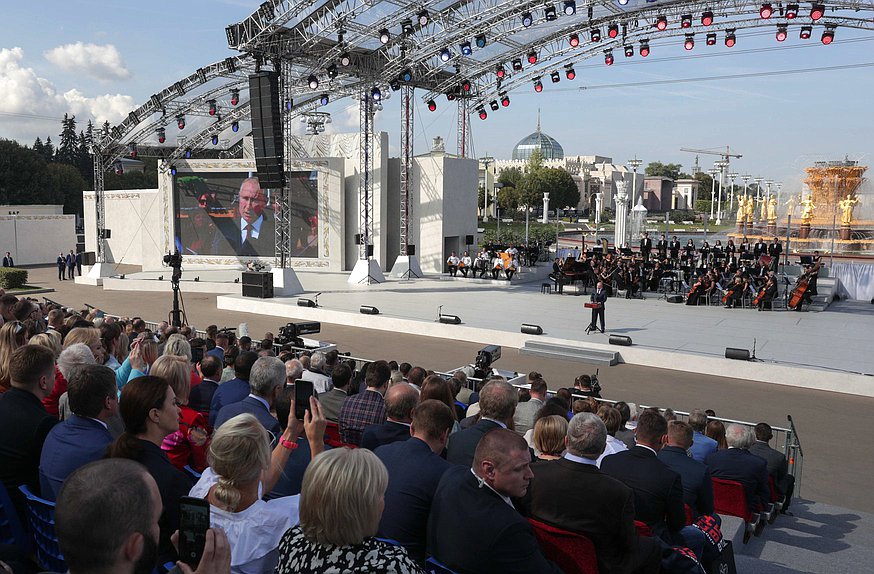 Праздничные мероприятия в Москве, посвященные Дню города и 80-летию ВДНХ