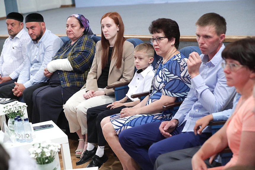 Встреча Комитета по вопросам семьи, женщин и детей с многодетными семьями в преддверии Дня семьи, любви и верности