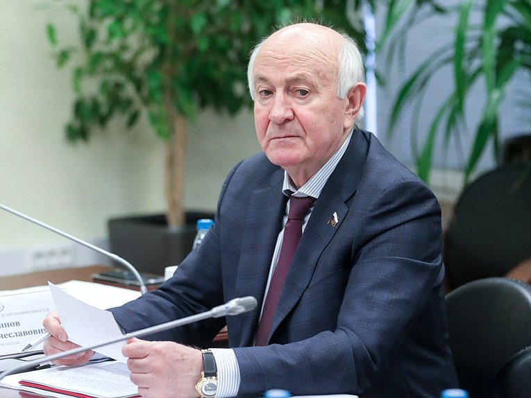 Заместитель Председателя Комитета по делам национальностей Николай Долуда