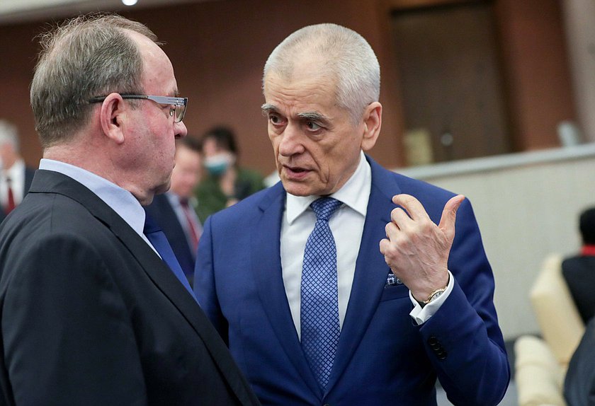 Первый заместитель Председателя Комитета по образованию и науке Геннадий Онищенко