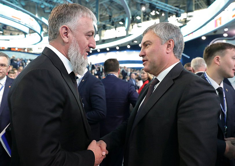 Председатель Государственной Думы Вячеслав Володин и член Комитета по безопасности и противодействию коррупции Адам Делимханов
