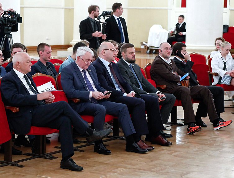 Пленарное заседание третьего международного парламентского форума СНГ «Пушкинские чтения»