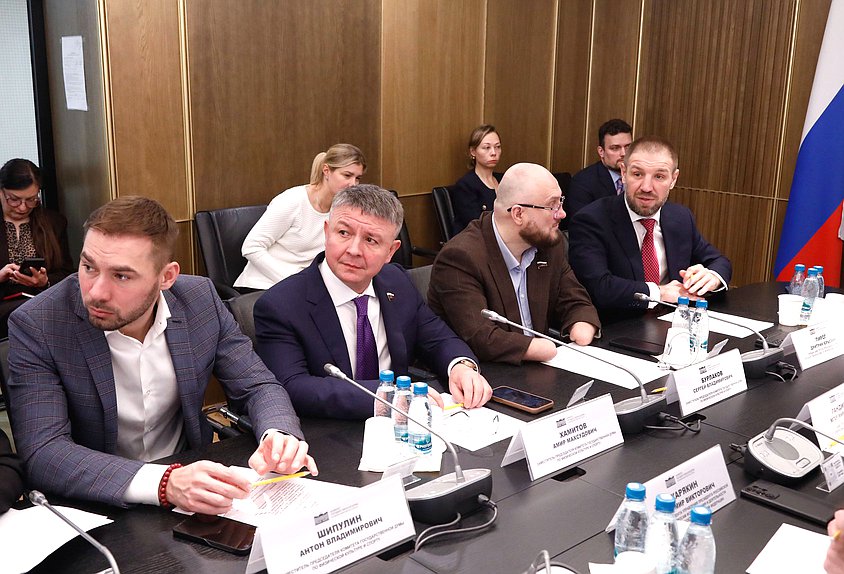 Заместители Председателя Комитета по физической культуре и спорту Антон Шипулин, Амир Хамитов и Сергей Бурлаков и Первый заместитель Председателя Комитета Дмитрий Пирог