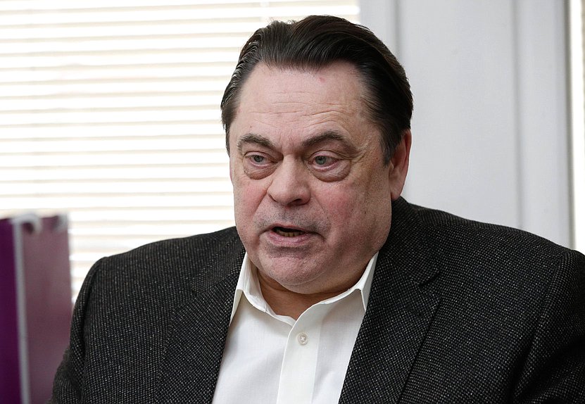 Председатель Комитета по делам национальностей Геннадий Семигин