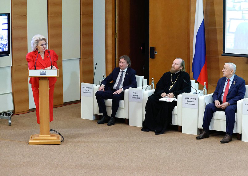 Председатель Комитета по защите семьи, вопросам отцовства, материнства и детства Нина Останина