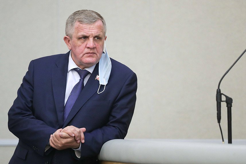 Первый заместитель Председателя Комитета по труду, социальной политике и делам ветеранов Николай Коломейцев