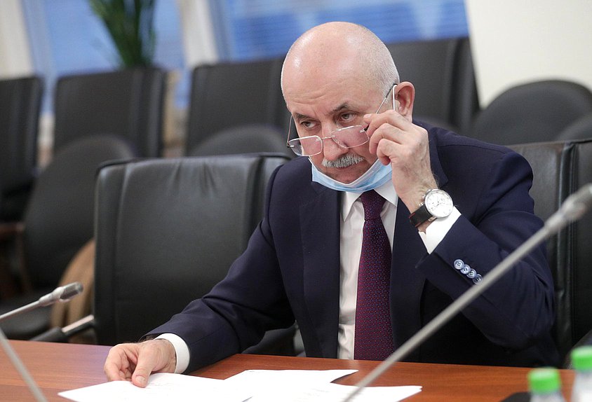 Член Комитета по энергетике Юшаа Газгиреев