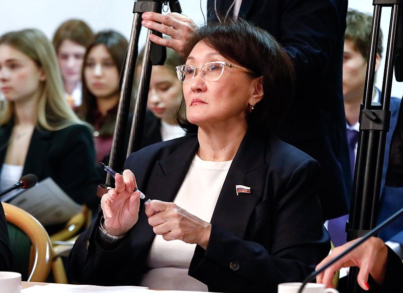 Заместитель Председателя Комитета по государственному строительству и законодательству Сардана Авксентьева