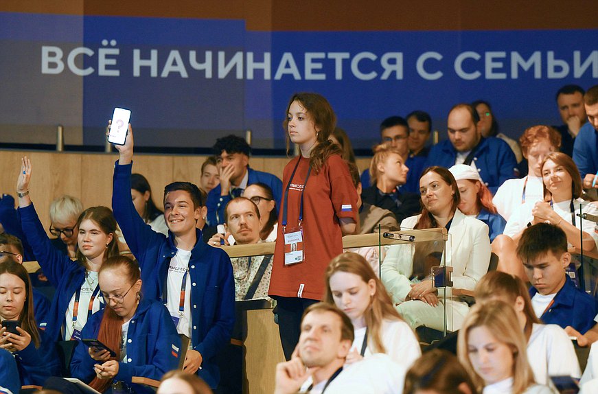Встреча Председателя Государственной Думы Вячеслава Володина с участниками молодежного форума «Территория смыслов»