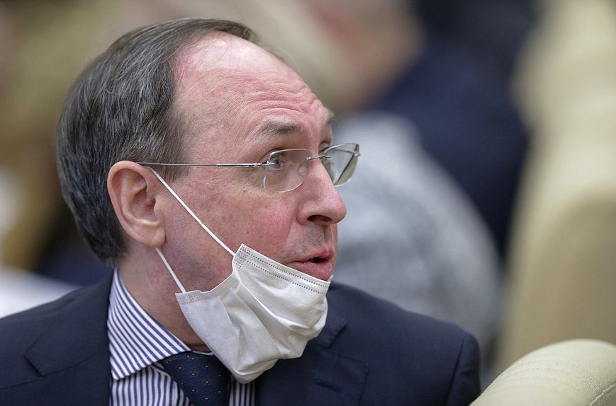 Председатель Комитета по образованию и науке Вячеслав Никонов
