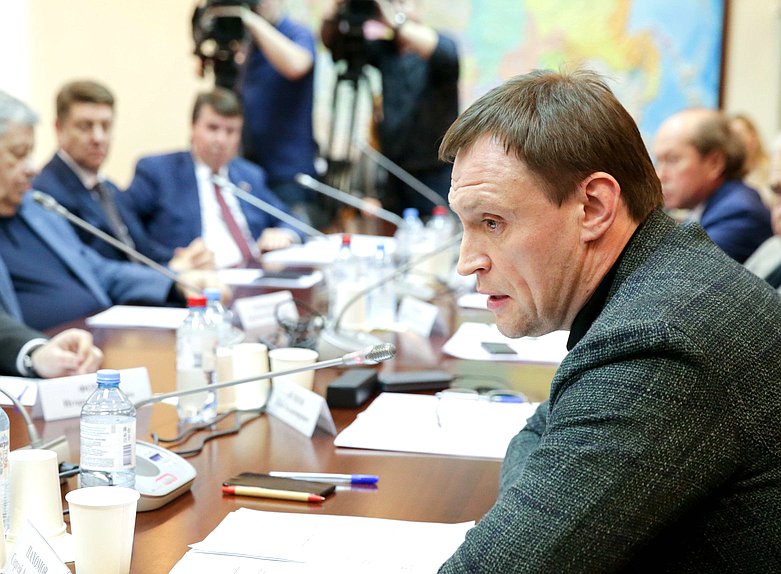 Первый заместитель Председателя Комитета по жилищной политике и жилищно-коммунальному хозяйству Сергей Пахомов
