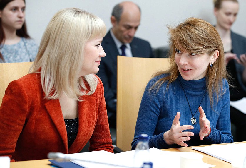 Заседание рабочей группы «Реализация государственной политики по сохранению и укреплению традиционных семейных ценностей, воспитанию и образованию детей и молодежи» Комитета по вопросам семьи, женщин и детей