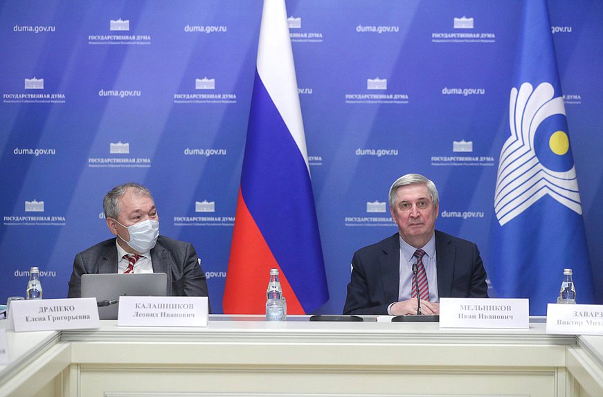 Chairman of the Committee on Issues of the CIS and Contacts with Fellow Countrymen Leonid Kalashnikov and First Deputy Chairman of the State Duma Ivan Melnikov