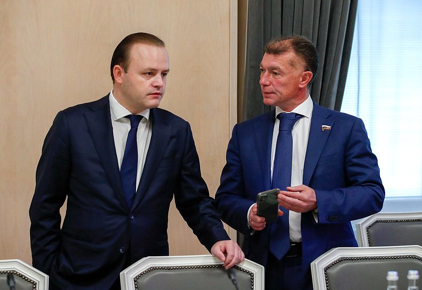 Deputy Chairman of the State Duma Vladislav Davankov and Chairman of the Committee on Economic Policy Maxim Topilin
