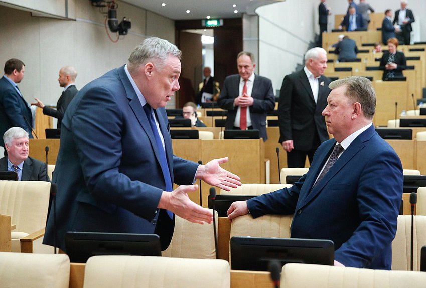 Первый заместитель Председателя Комитета по физической культуре и спорту Борис Иванюженков и Председатель Комитета по аграрным вопросам Владимир Кашин