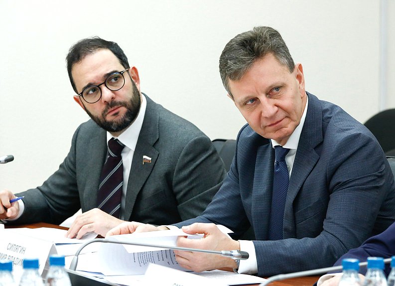 Первые заместители Председателя Комитета по науке и высшему образованию Александр Мажуга и Владимир Сипягин