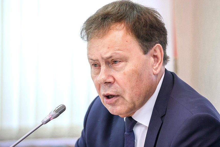 Первый заместитель Председателя Комитета по экономической политике Николай Арефьев
