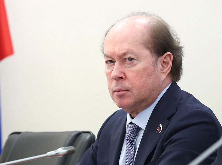 Заместитель Председателя Комитета по науке и высшему образованию Владимир Кононов