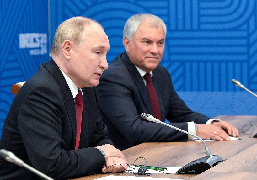El presidente de la Federación de Rusia, Vladimir Putin, y el Jefe de la Duma Estatal, Vyacheslav Volodin. Foto: Servicio de Prensa del Presidente de la Federación Rusa
