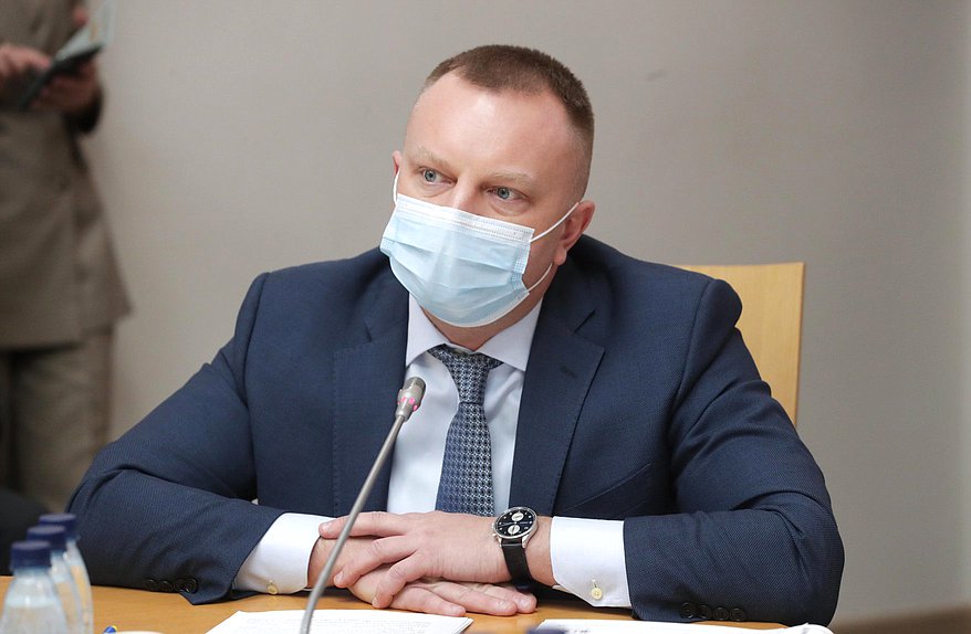 Первый заместитель Председателя Комитета по вопросам собственности, земельным и имущественным отношениям Иван Сухарев