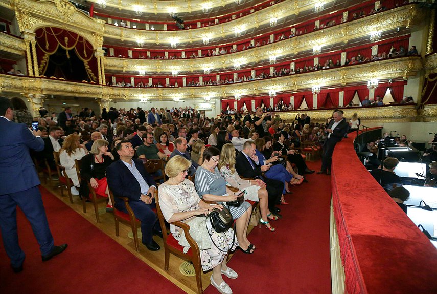 Посещение участниками Второго Международного форума «Развитие парламентаризма» Государственного академического Большого театра России