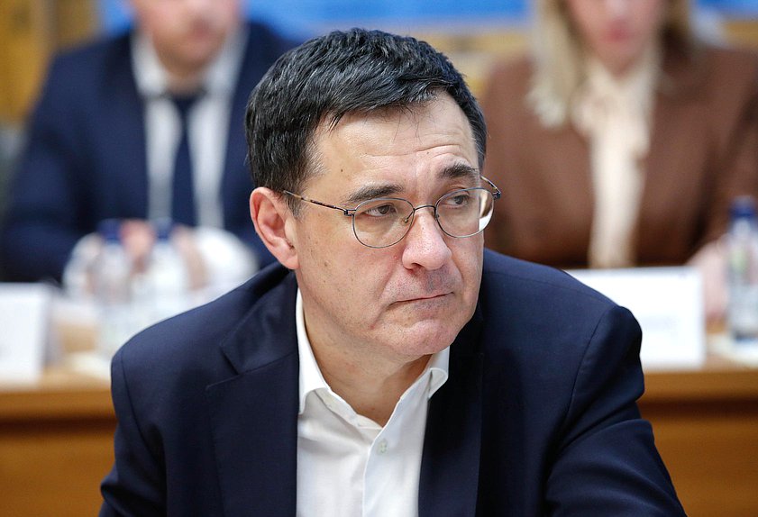 Первый заместитель Председателя Комитета по энергетике Валерий Селезнев