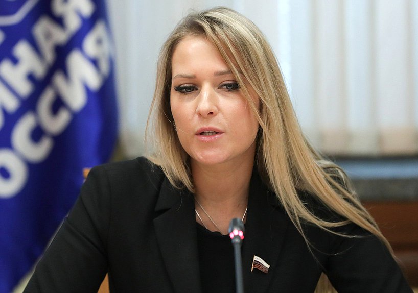 Первый заместитель Председателя Комитета по просвещению Яна Лантратова