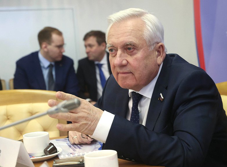 Член Комитета по контролю Леонид Ивлев