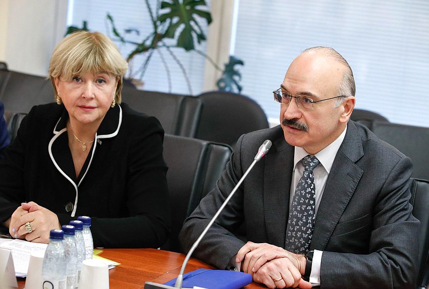 Президент Южного федерального университета Марина Боровская и Председатель Комитета по науке и высшему образованию Сергей Кабышев