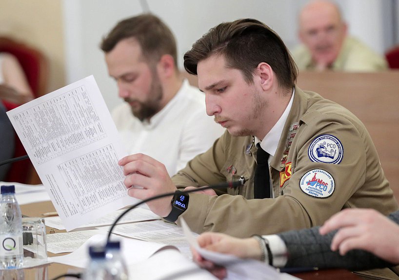 Круглый стол Комитета по молодежной политике на тему: О внесении изменений в ФЗ «О молодежной политике в РФ»