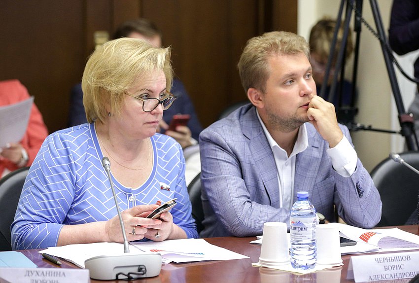 Заместители Председателя Комитета по образованию и науке Любовь Духанина и Борис Чернышов