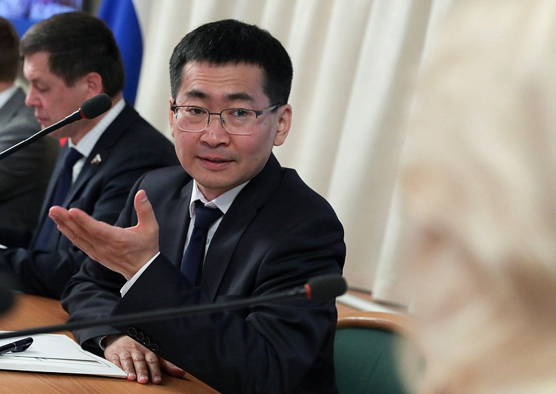 Член Комитета по экологии, природным ресурсам и охране окружающей среды Николай Будуев