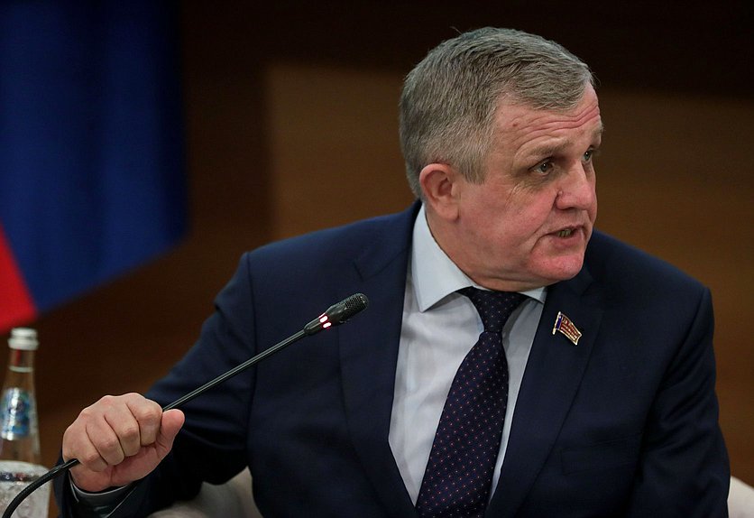 Первый заместитель Председателя Комитета по труду, социальной политике и делам ветеранов Николай Коломейцев