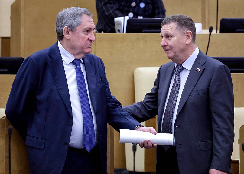 Председатель Комитета по энергетике Николай Шульгинов и член Комитета по промышленности и торговле Андрей Трифонов