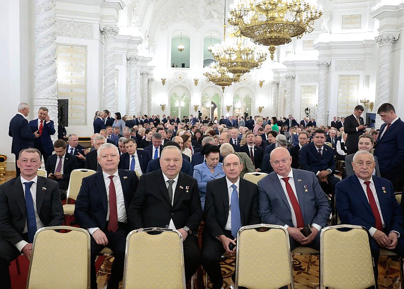 Председатель Комитета по экономической политике Максим Топилин, Председатель Комитета по безопасности и противодействию коррупции Василий Пискарев, заместитель Председателя Комитета по развитию гражданского общества, вопросам общественных и религиозных объединений Владимир Шаманов, Первый заместитель Председателя Комитета по международным делам Вячеслав Никонов, Первый заместитель Председателя Комитета по обороне Андрей Красов и Председатель Комитета по развитию Дальнего Востока и Арктики Николай Харитонов