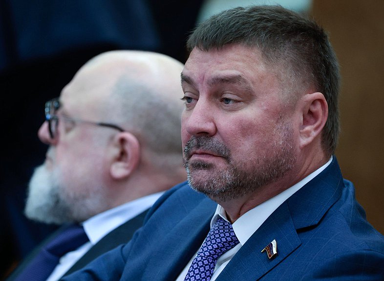 Член фракции "Единая Россия" Владислав Атмахов