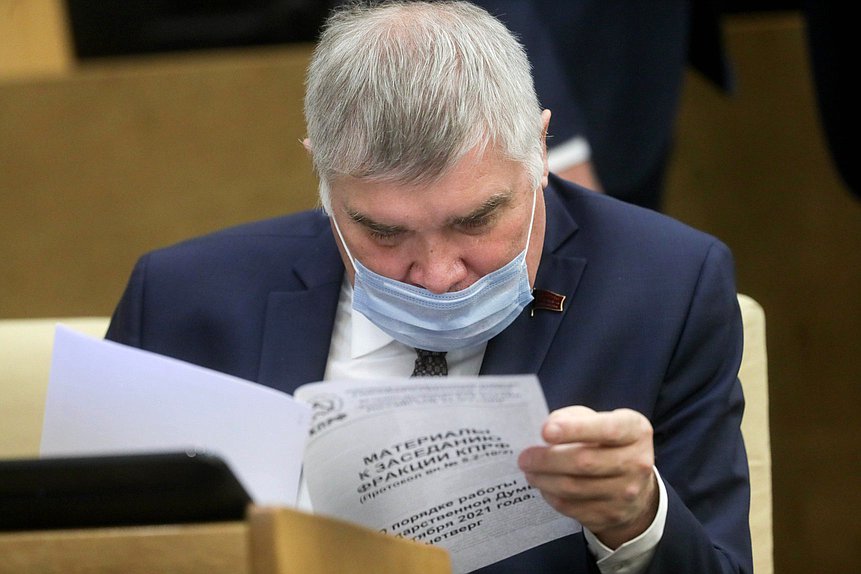 Член Комитета по труду, социальной политике и делам ветеранов Андрей Алехин